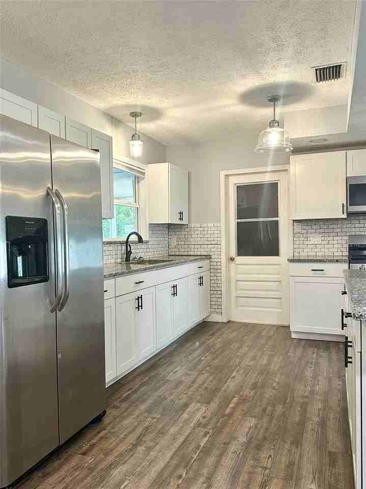 5936 Elm St - Photo 3 of 30