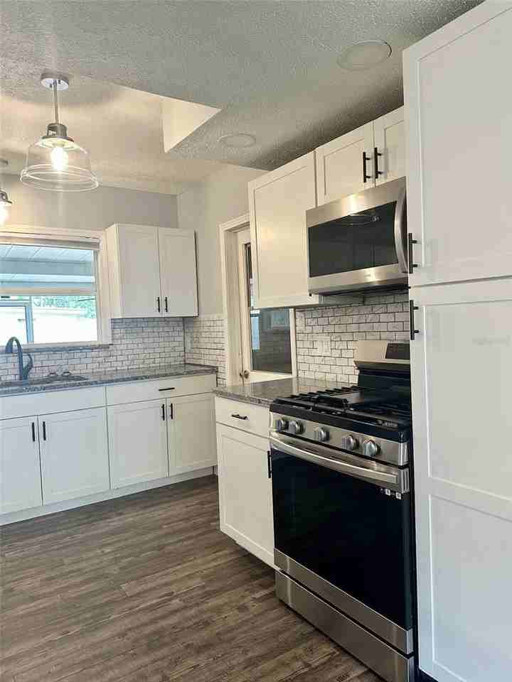 5936 Elm St - Photo 4 of 30