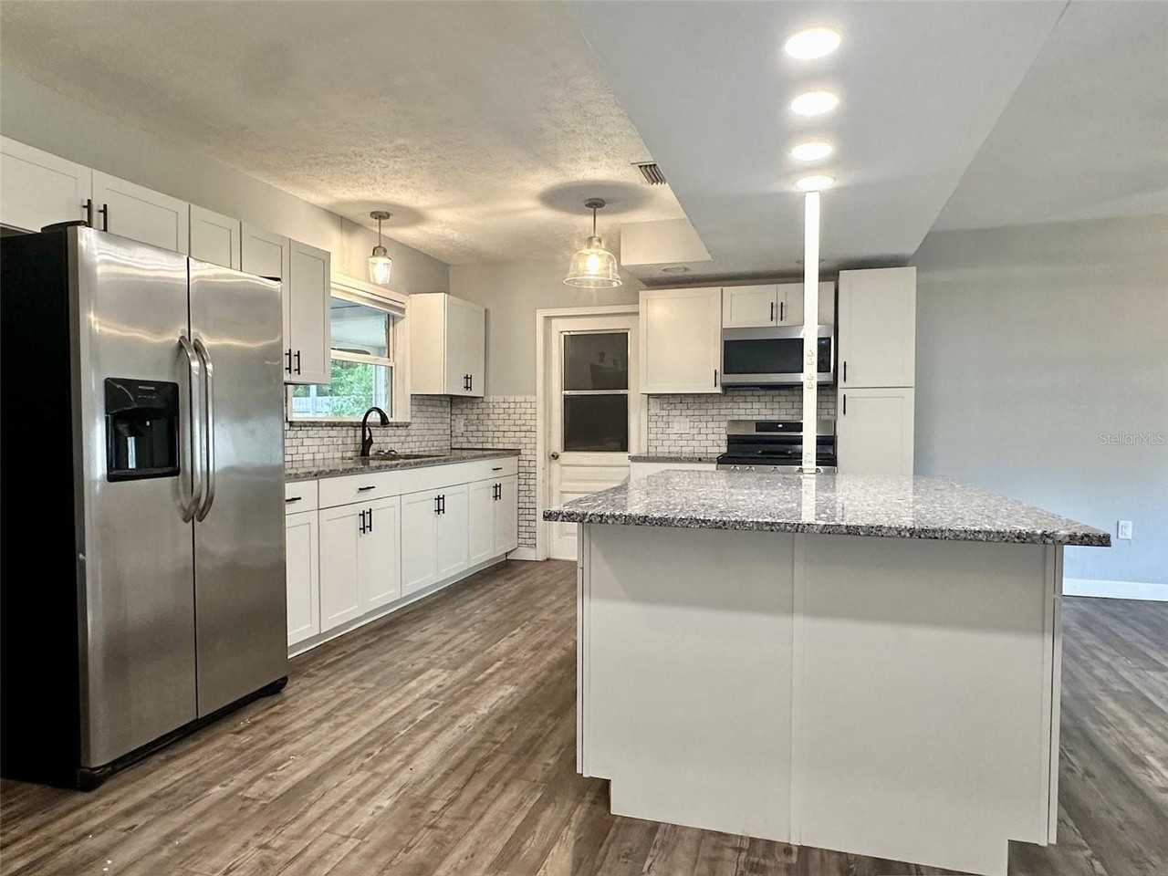 5936 Elm St - Photo 5 of 30
