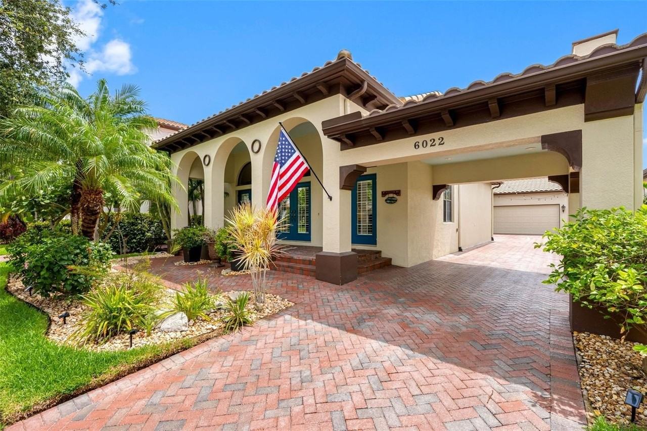 6022 Beacon Shores St - Photo 5 of 50