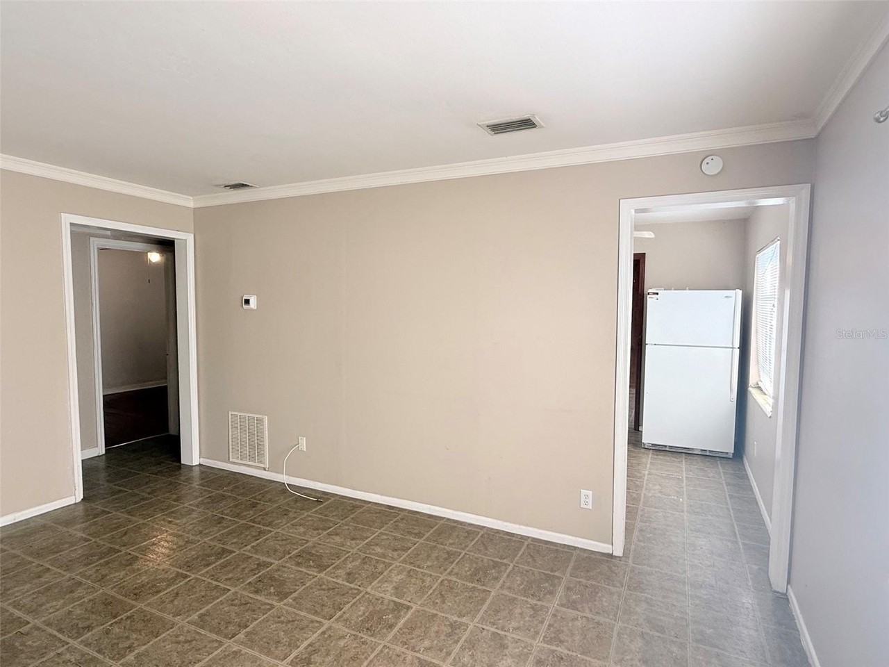 4935 Emerson Ave S - Photo 5 of 26