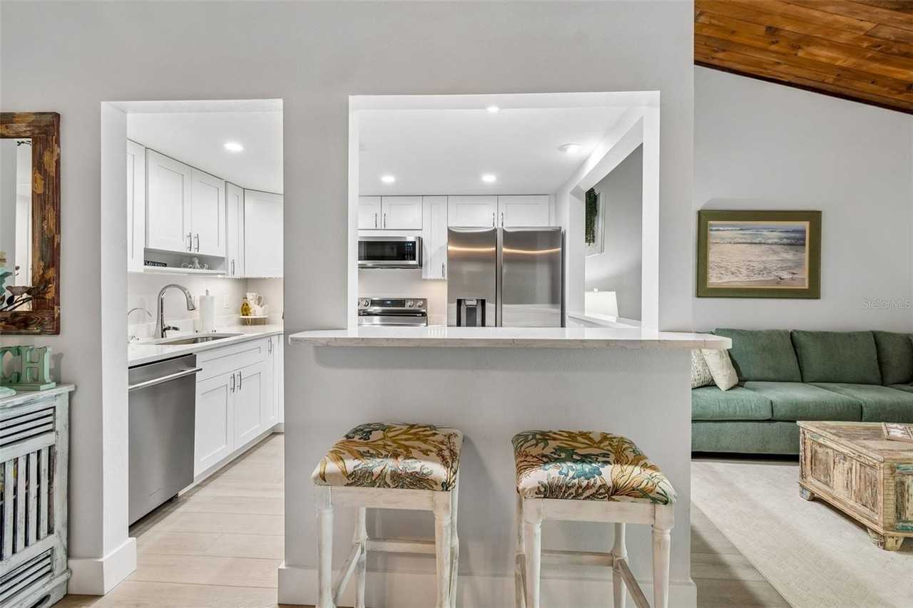 505 Plaza Seville Ct #12 - Photo 5 of 37