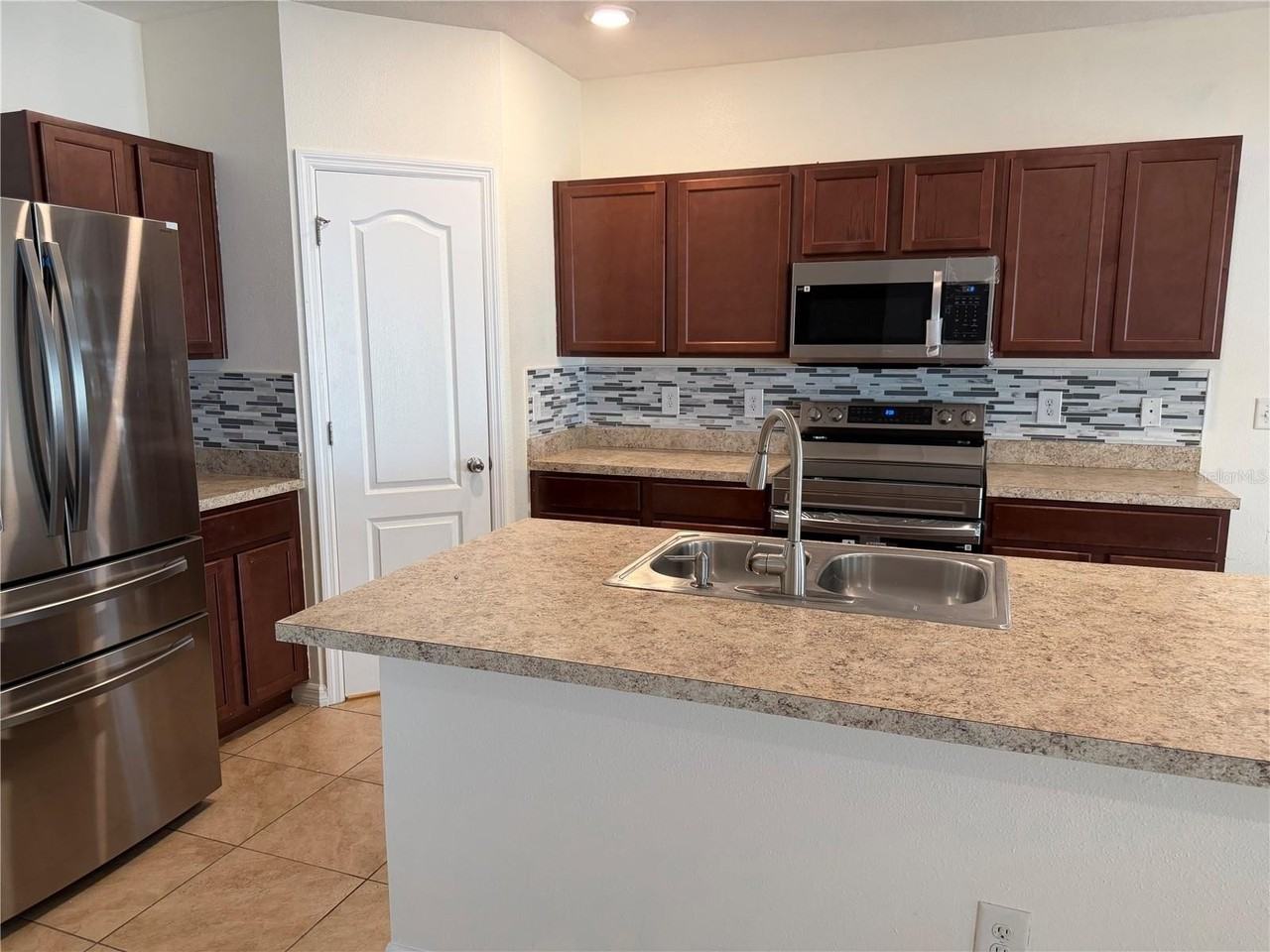 10119 Candleberry Woods Ln - Photo 4 of 10