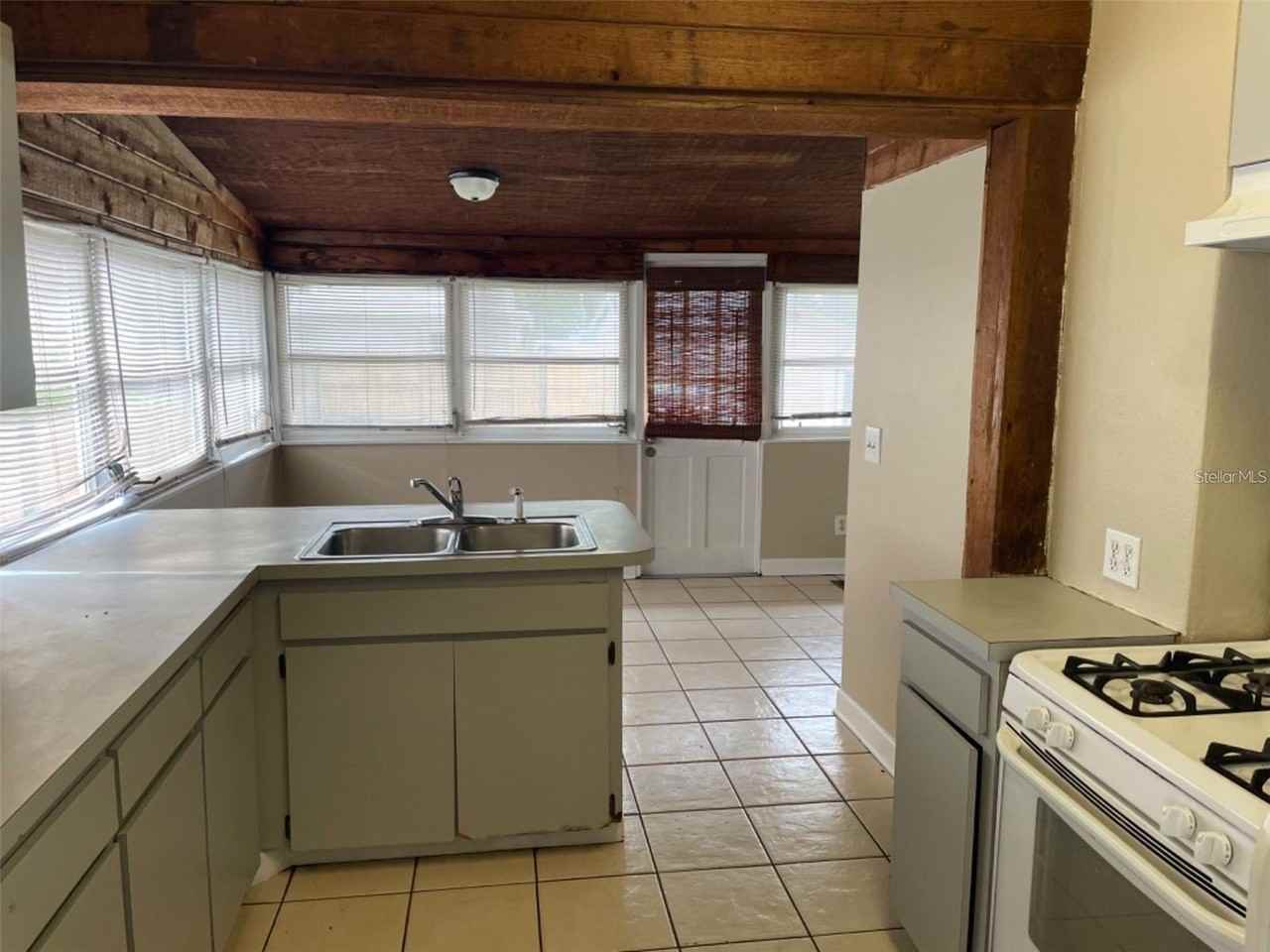 2624 14th Ave N - Photo 5 of 18