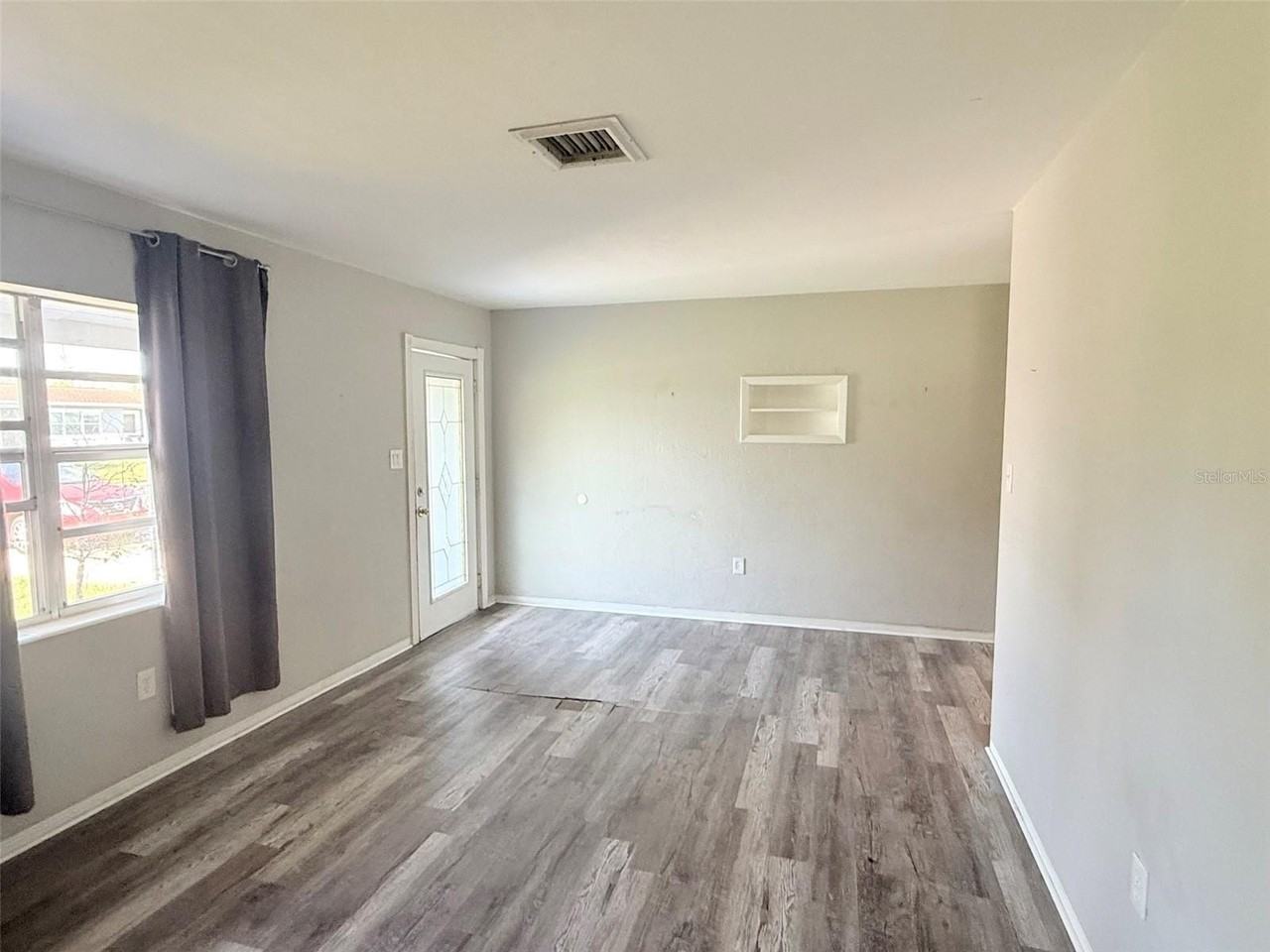 6041 43rd Ave N - Photo 3 of 33
