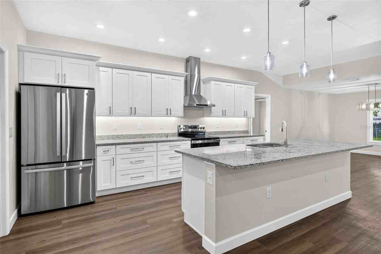 12038 San Angela Dr - Photo 5 of 26