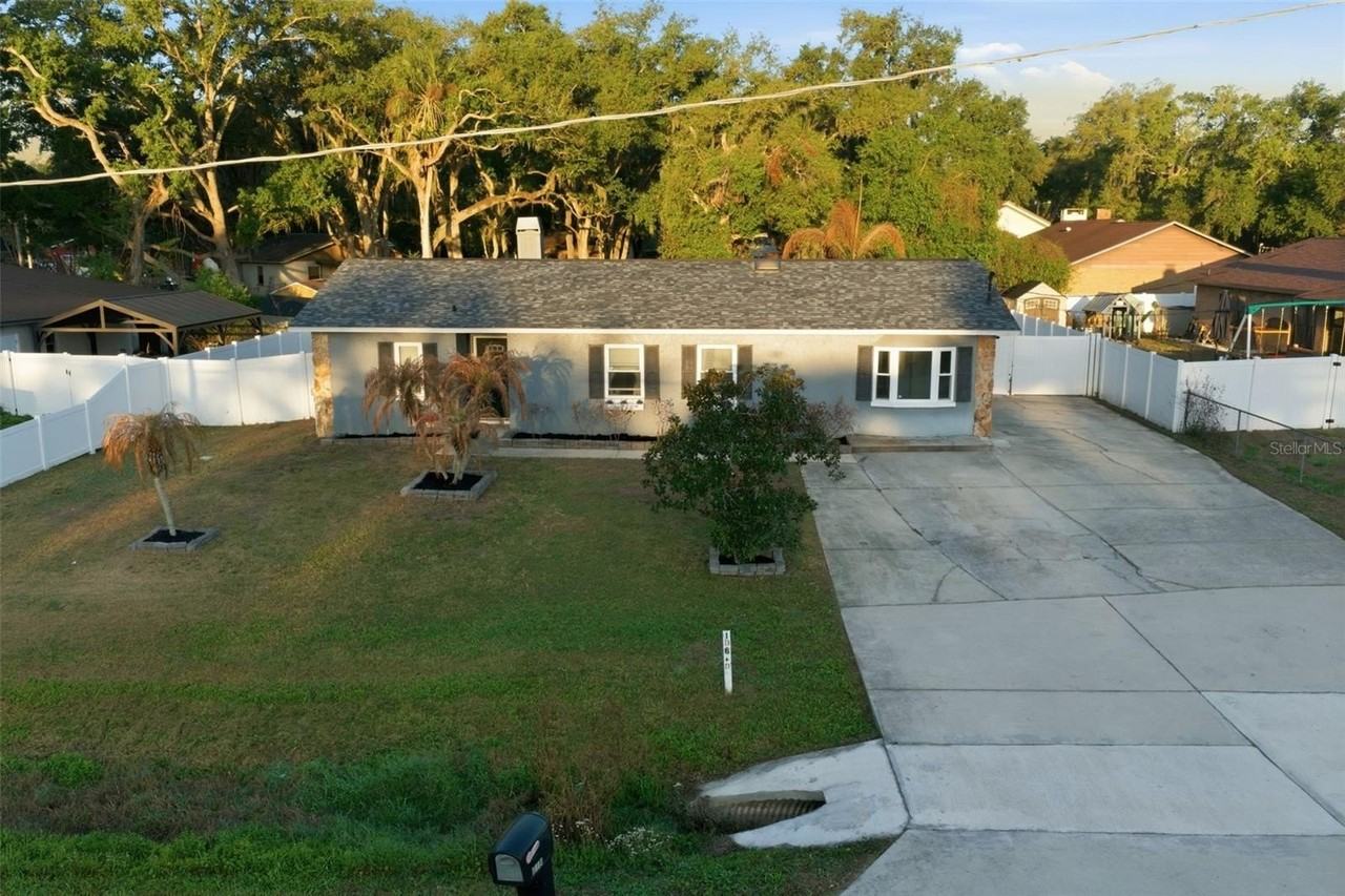 7403 Providence Rd - Photo 2 of 48
