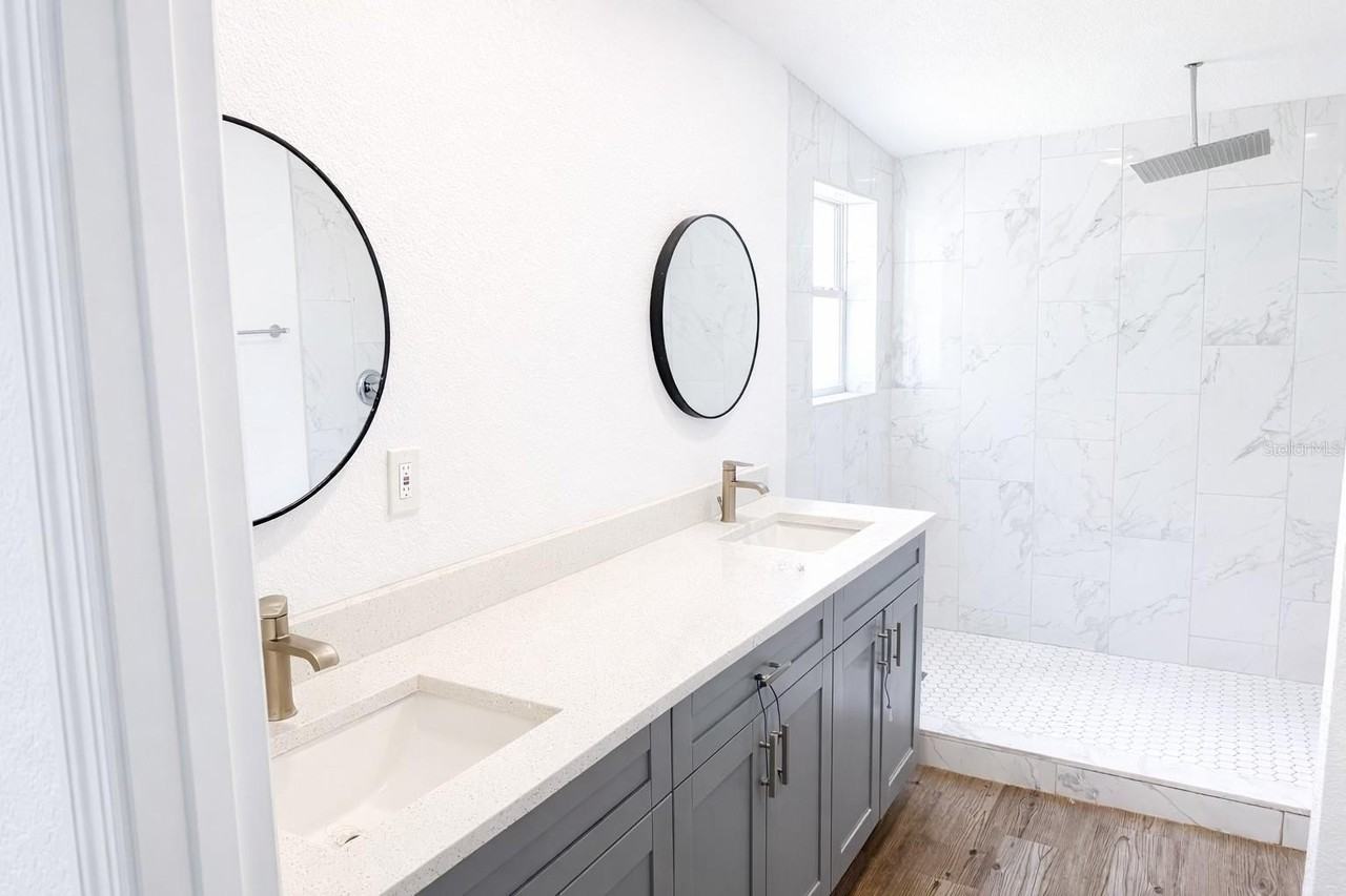 10121 Evanston Ln - Photo 6 of 14