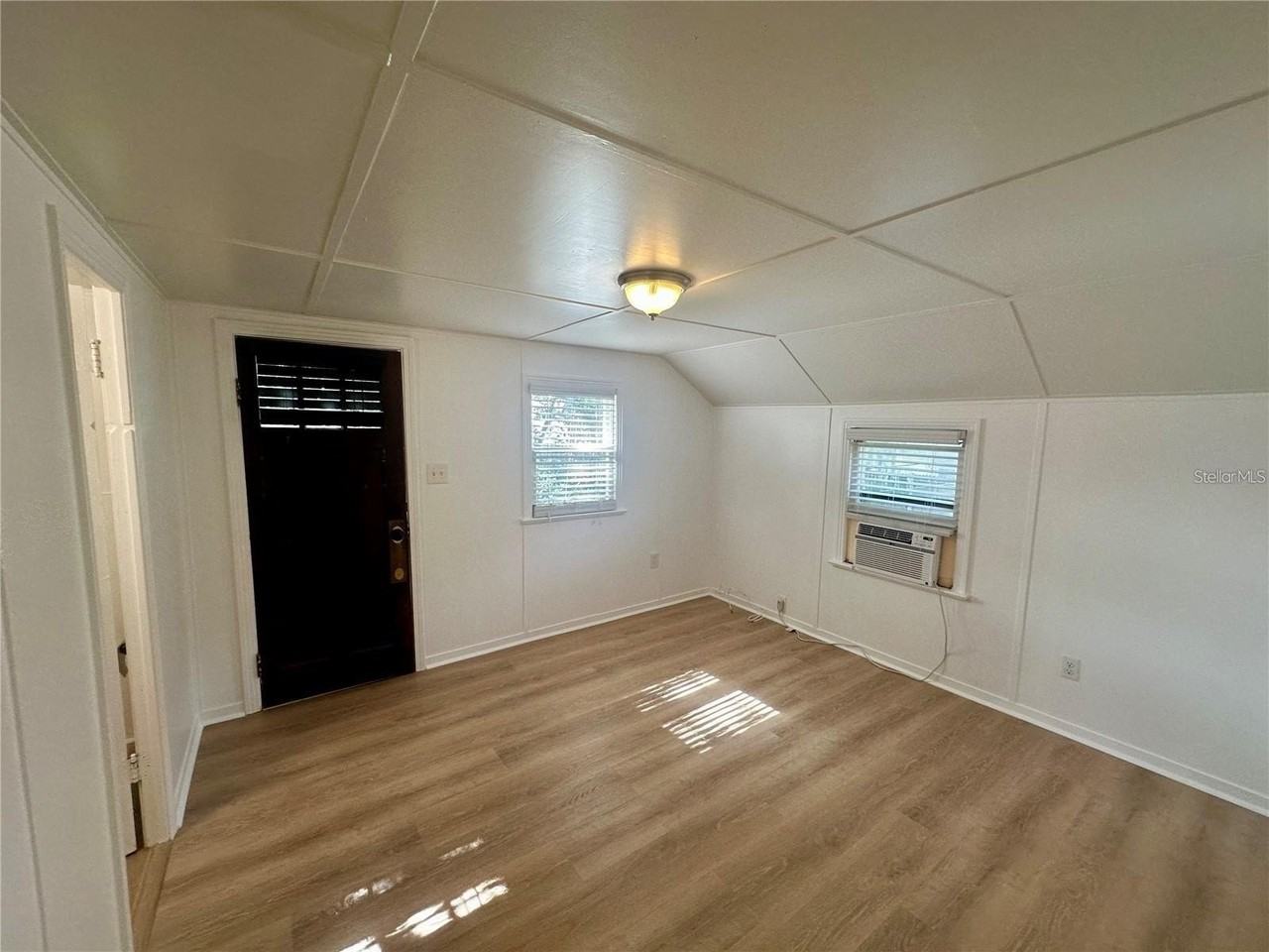 15 1/2 4th St N - Photo 3 of 27