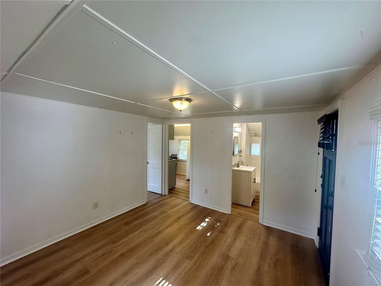 15 1/2 4th St N - Photo 4 of 27