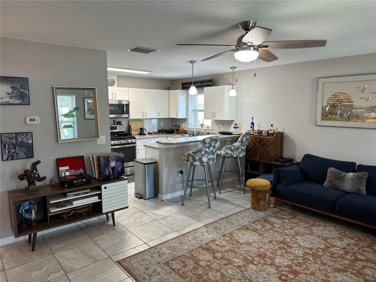 1119 Beverly Ave - Photo 3 of 24