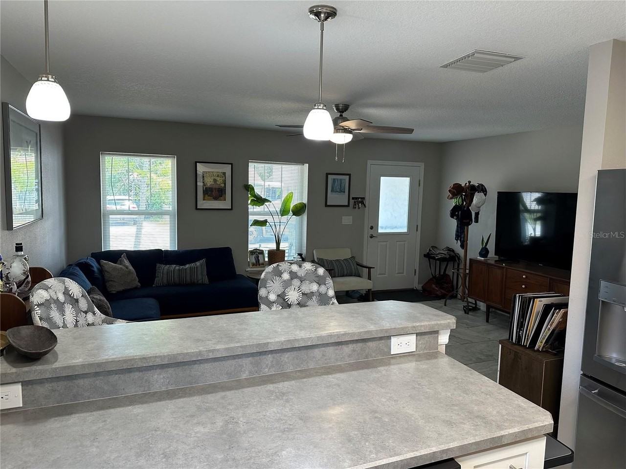 1119 Beverly Ave - Photo 4 of 24