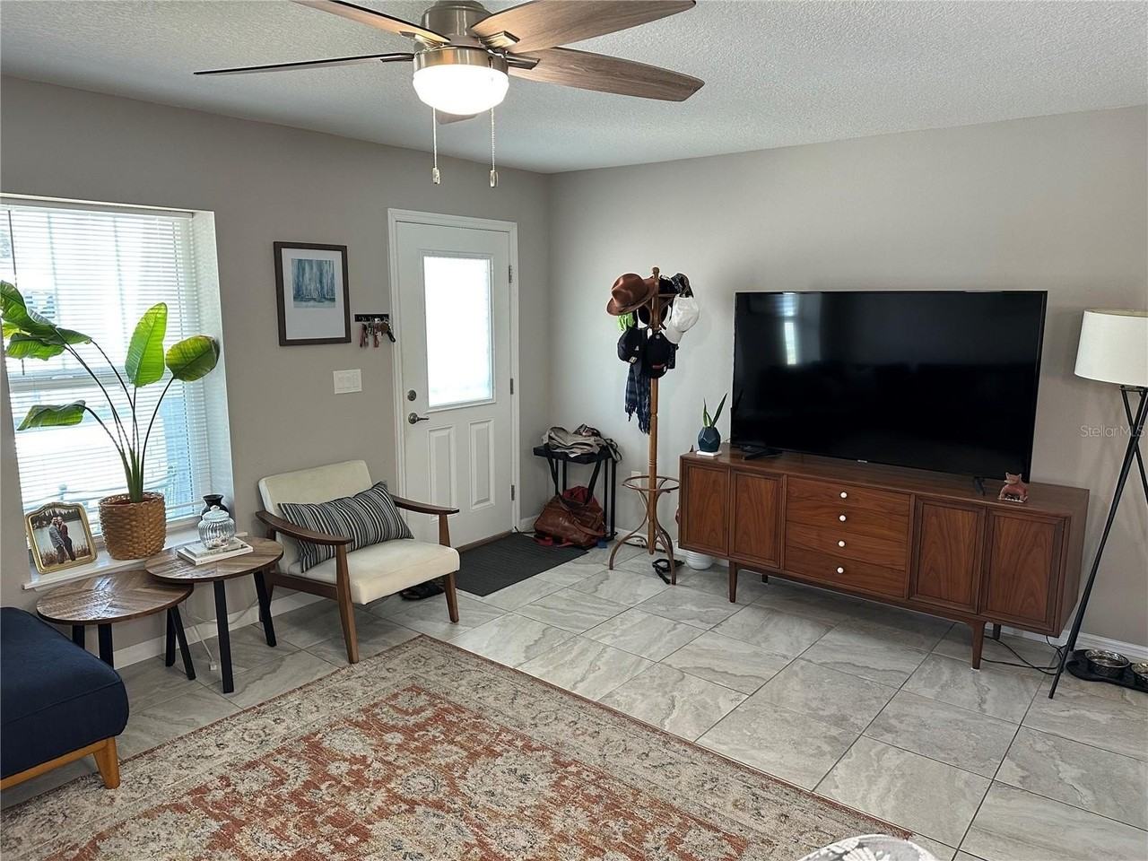 1119 Beverly Ave - Photo 5 of 24