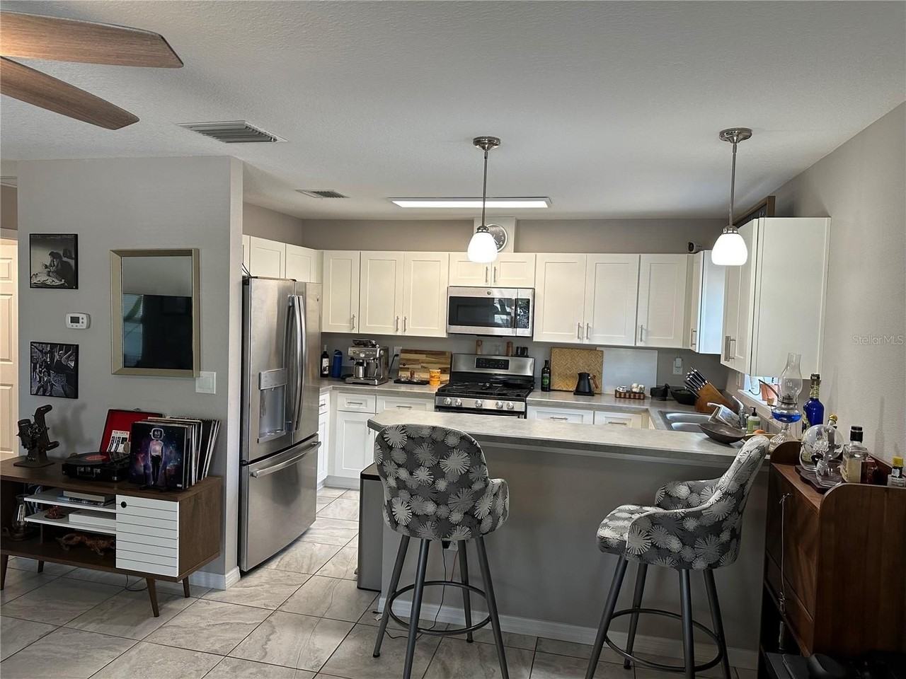 1119 Beverly Ave - Photo 6 of 24