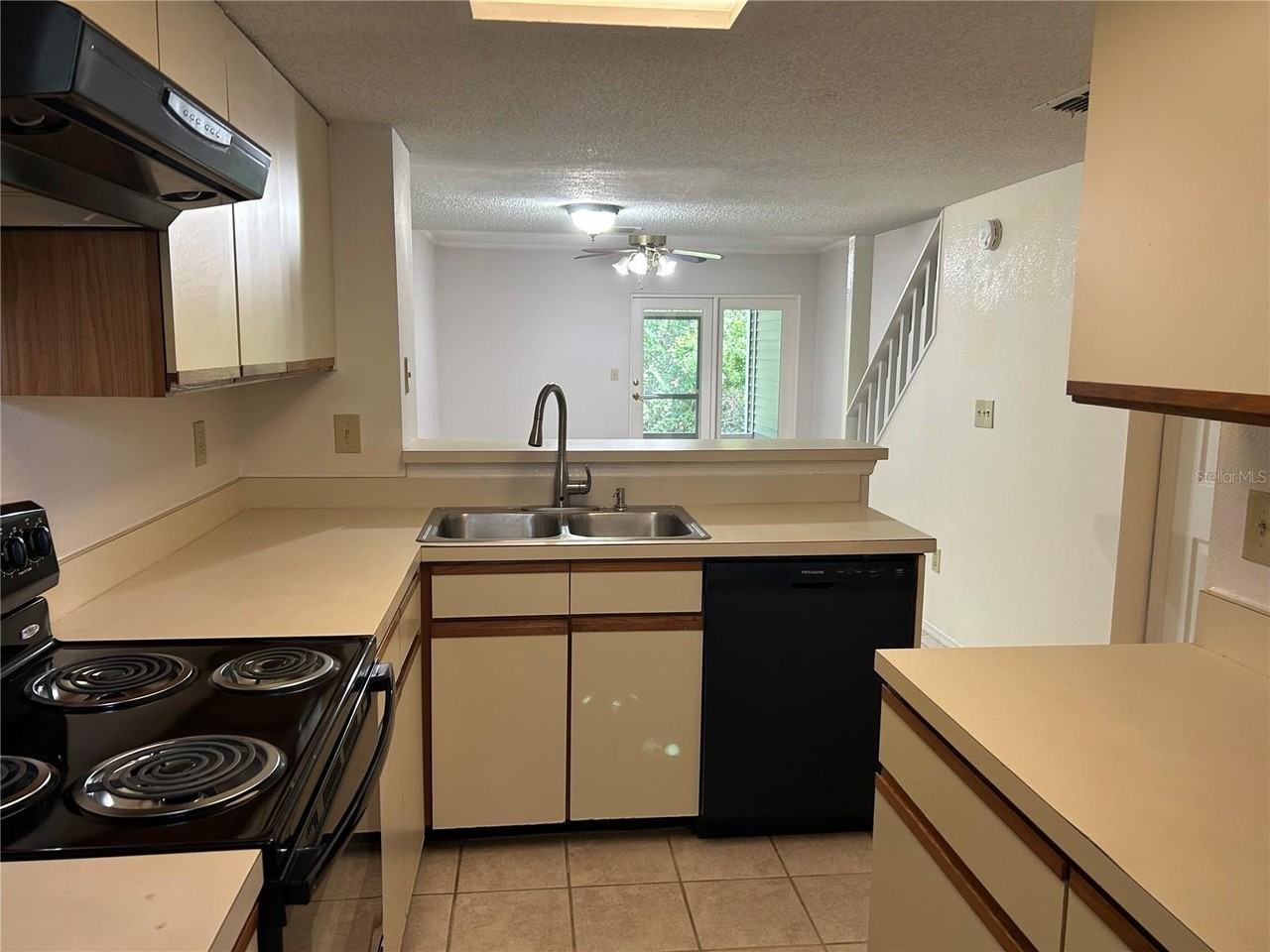 2143 Fox Chase Blvd - Photo 5 of 25