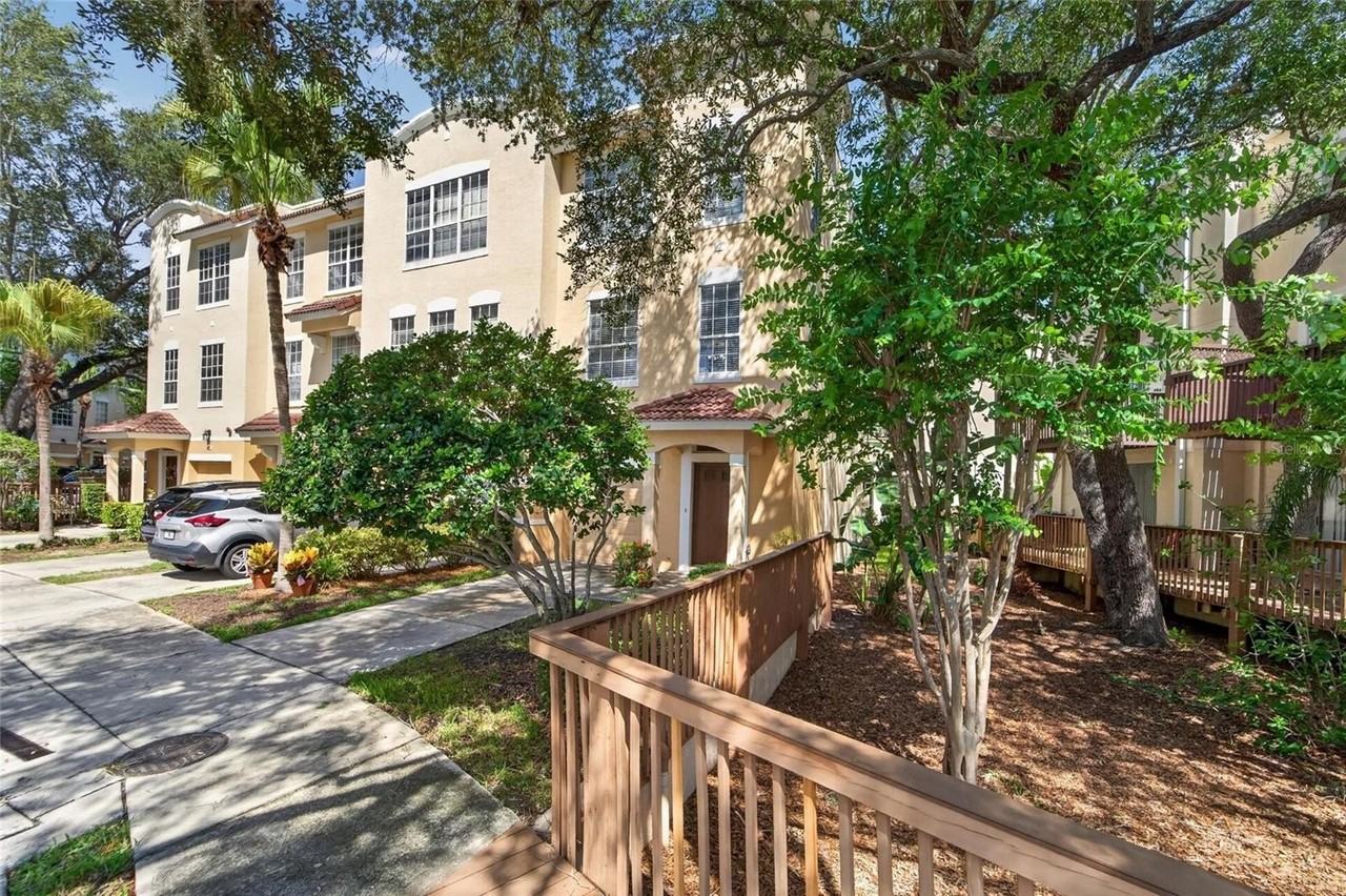 3186 Bayshore Oaks Dr - Photo 4 of 50