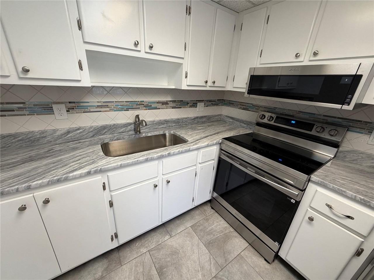 8402 111th St #203 - Photo 4 of 23