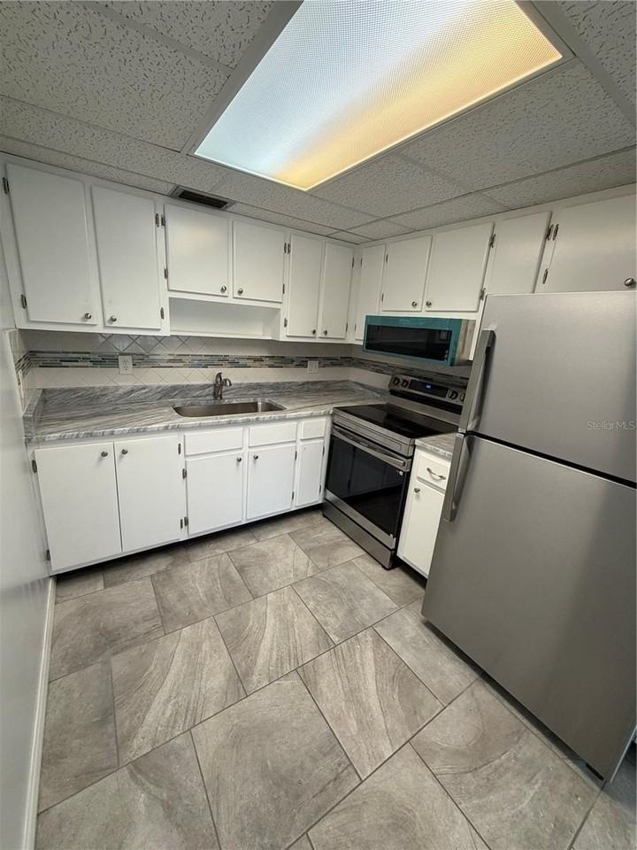 8402 111th St #203 - Photo 7 of 23