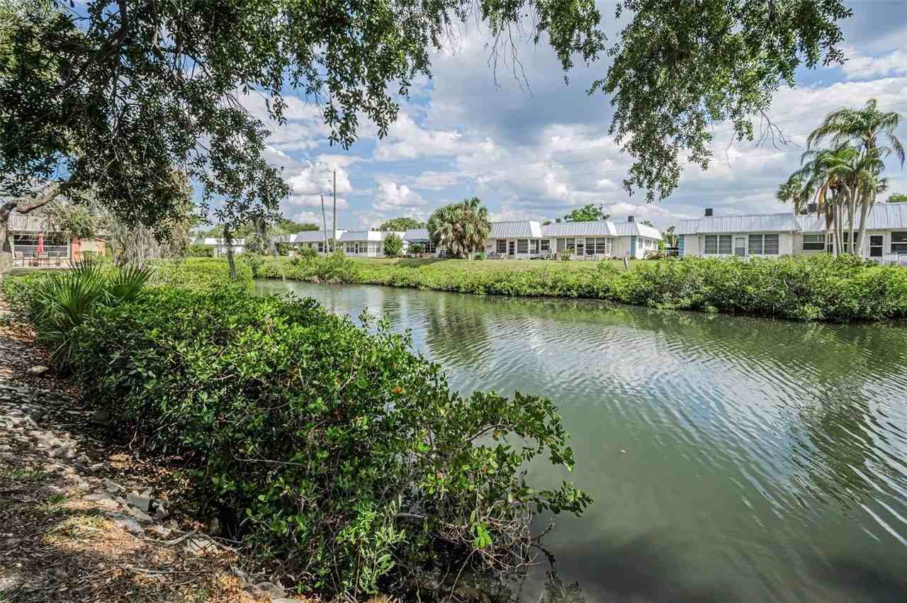 4200 Hampton Dr - Photo 4 of 50
