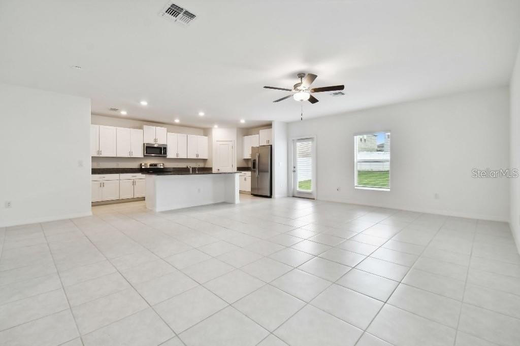 6335 Ten Acre Ct - Photo 4 of 35