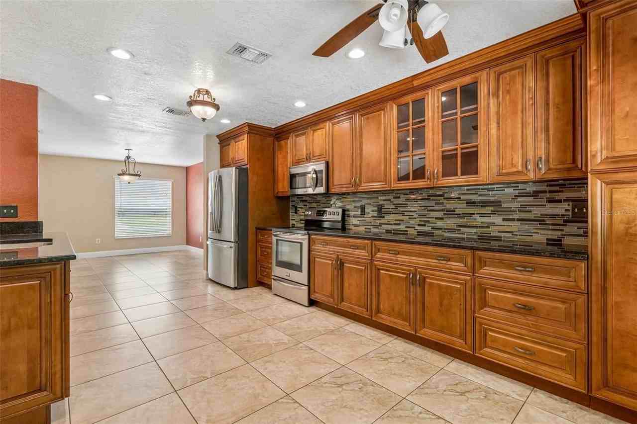15109 Springview St - Photo 5 of 31