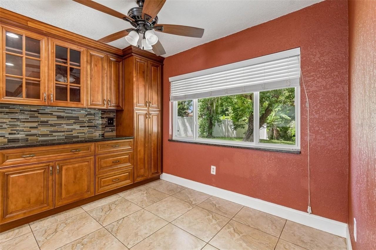15109 Springview St - Photo 6 of 31