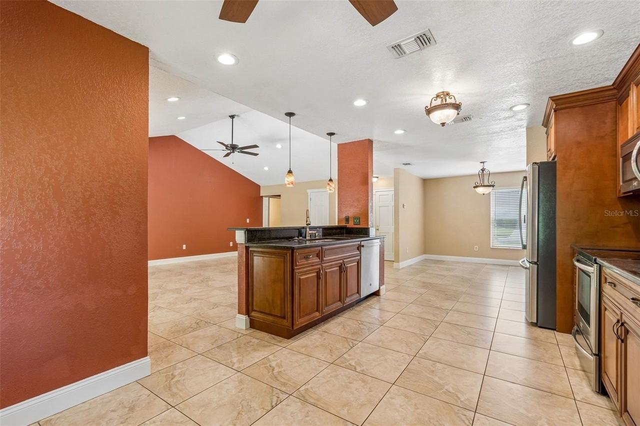 15109 Springview St - Photo 7 of 31