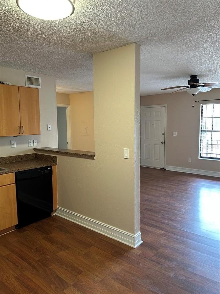 21027 Voyager Blvd #7 - Photo 5 of 23
