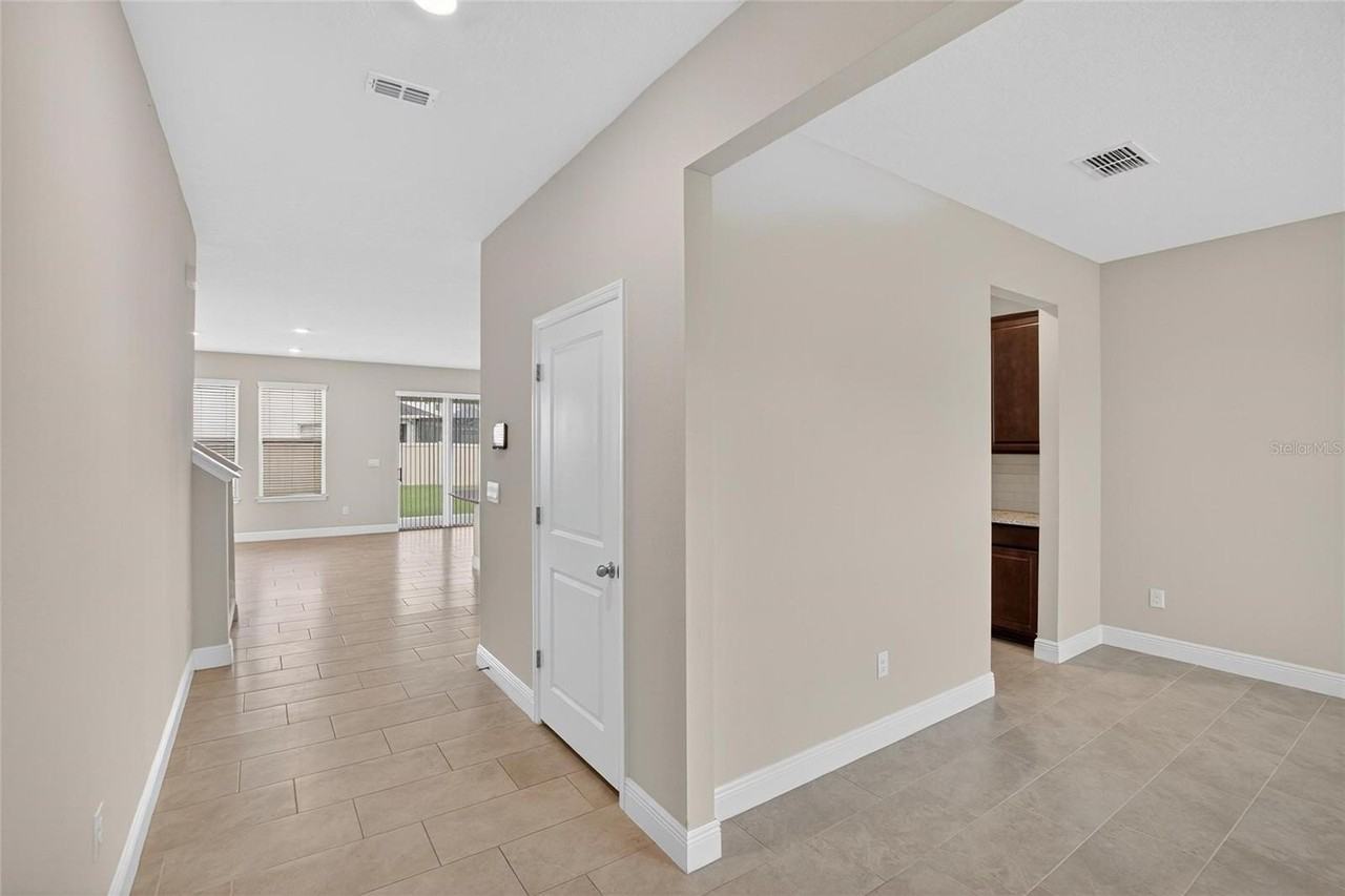 2546 Warren Acres Blvd - Photo 3 of 50