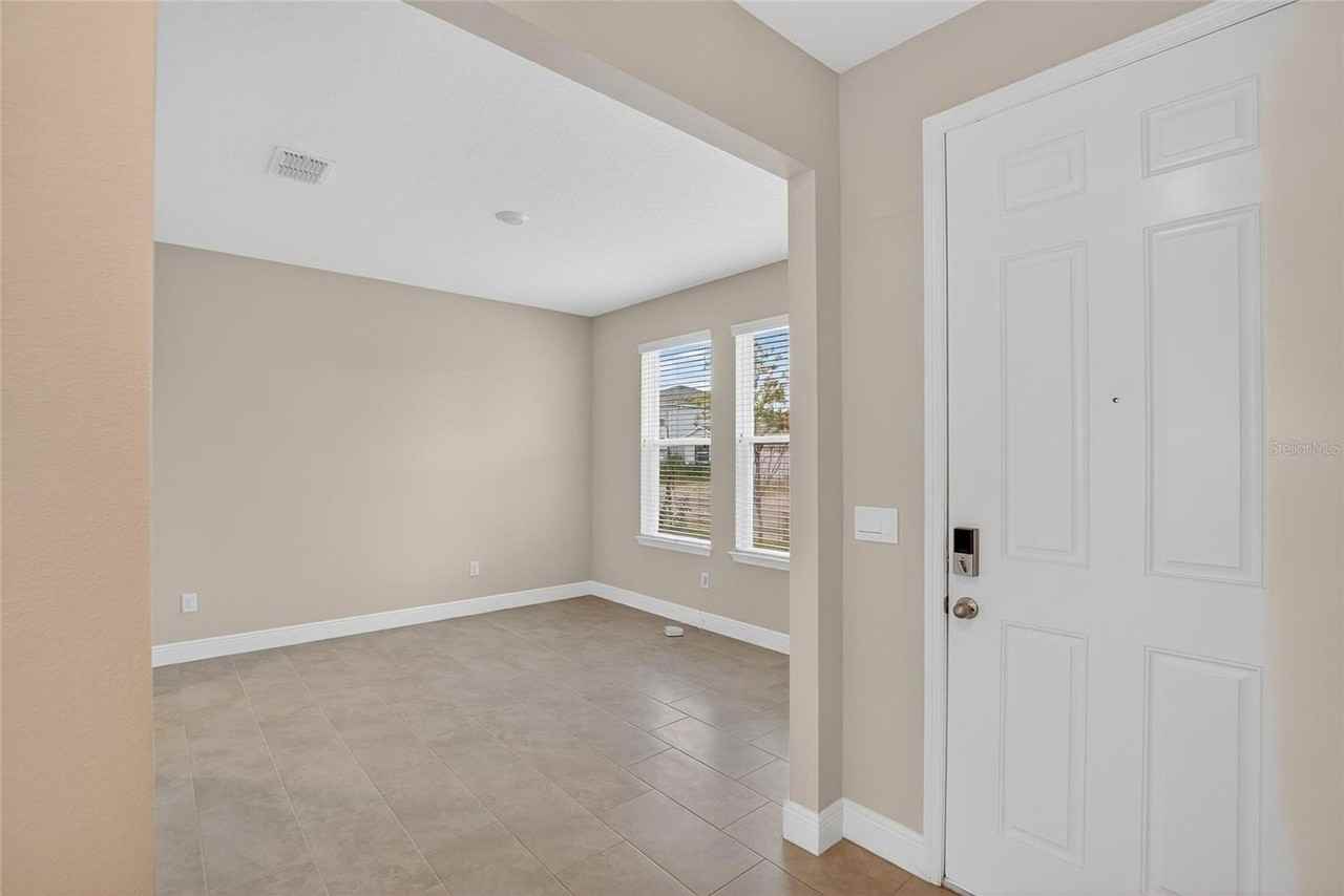 2546 Warren Acres Blvd - Photo 4 of 50