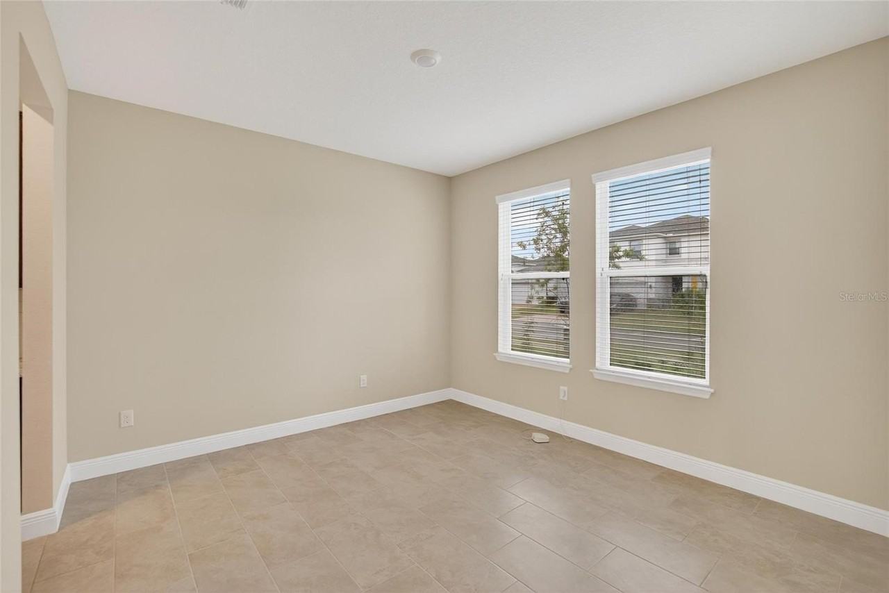 2546 Warren Acres Blvd - Photo 5 of 50