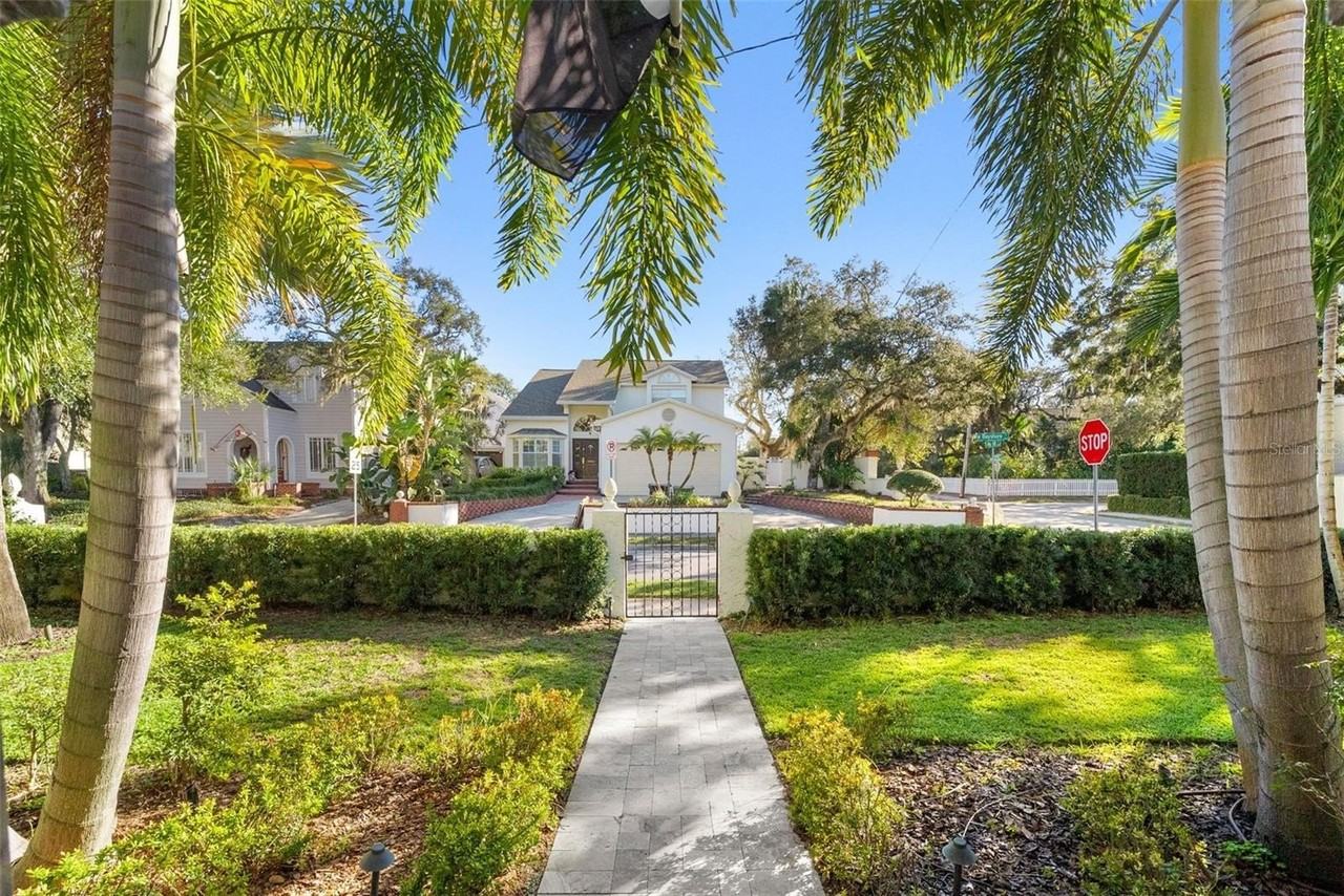 2943 W Bayshore Ct - Photo 4 of 50