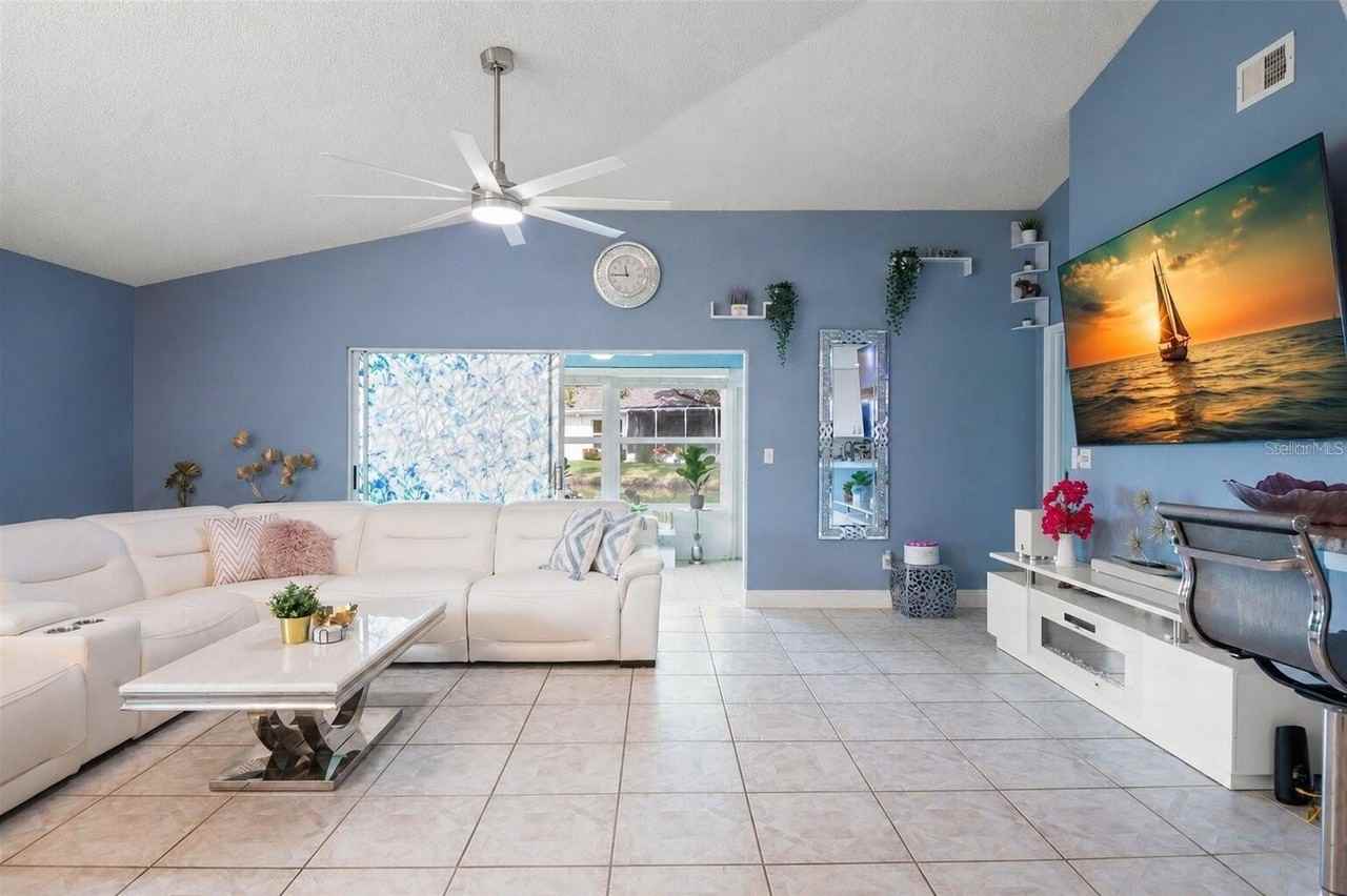 713 Manchester Woods Dr - Photo 6 of 50