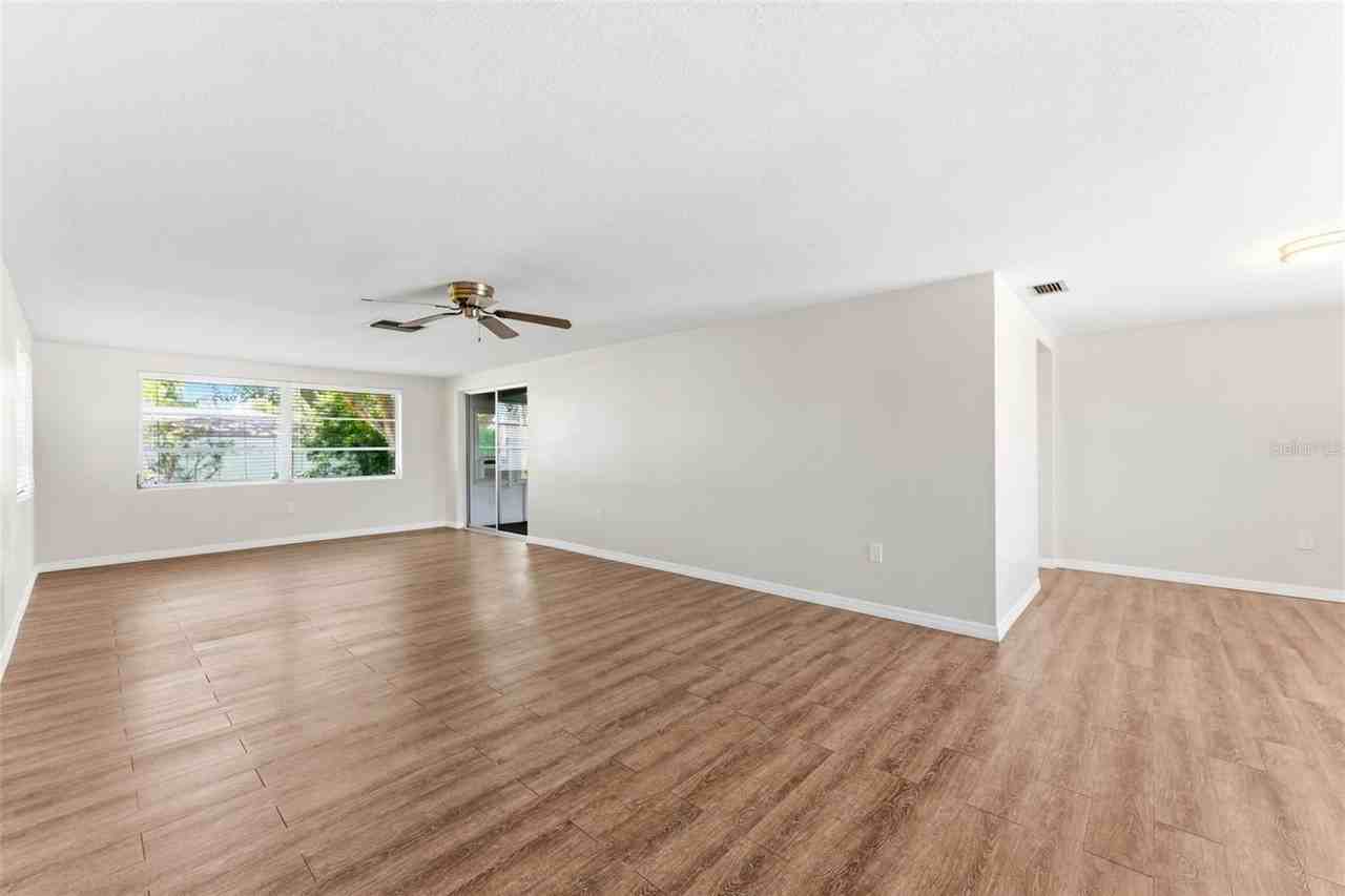 7814 Talisman Dr - Photo 4 of 26