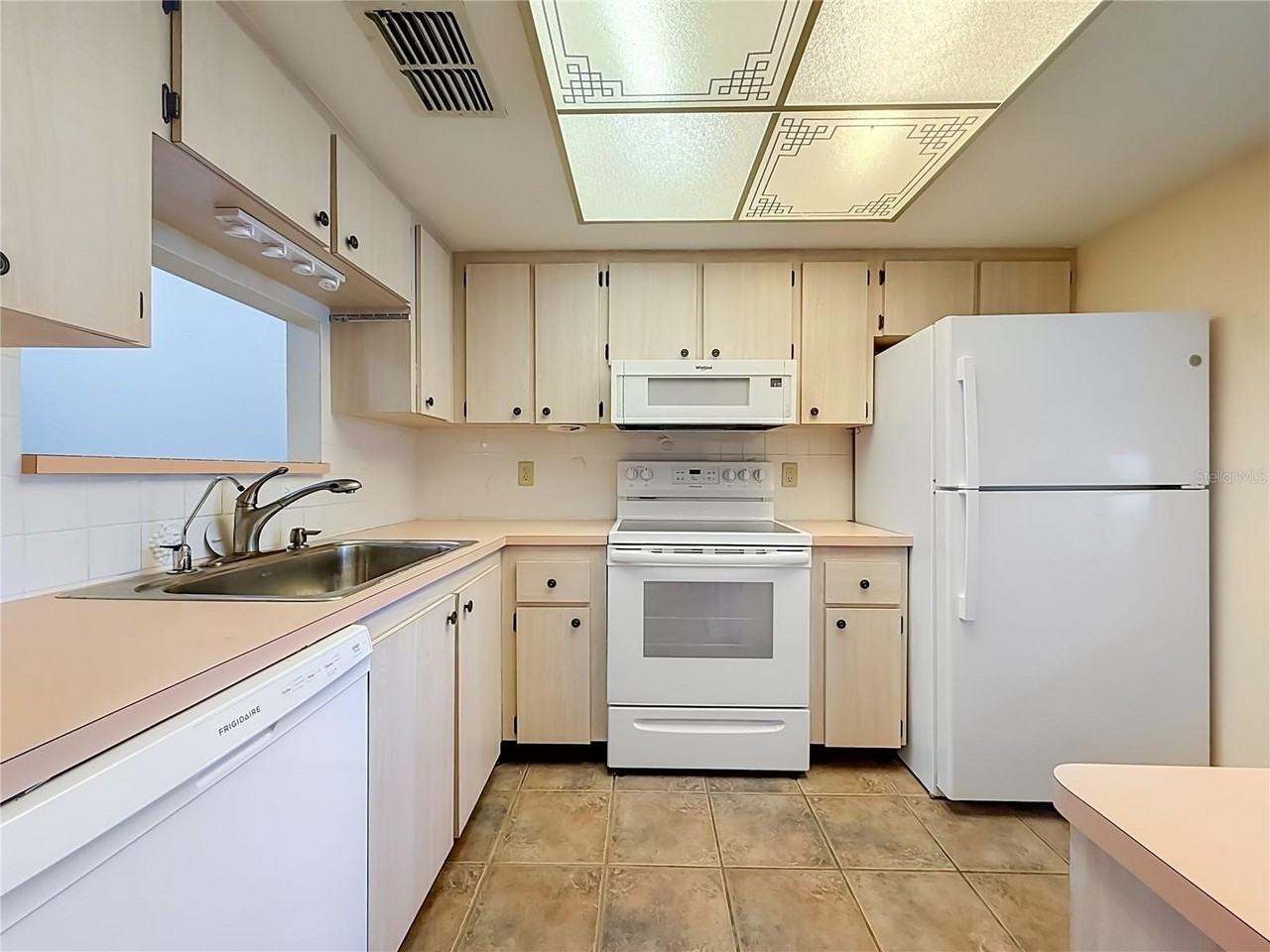2465 Northside Dr #503 - Photo 4 of 27