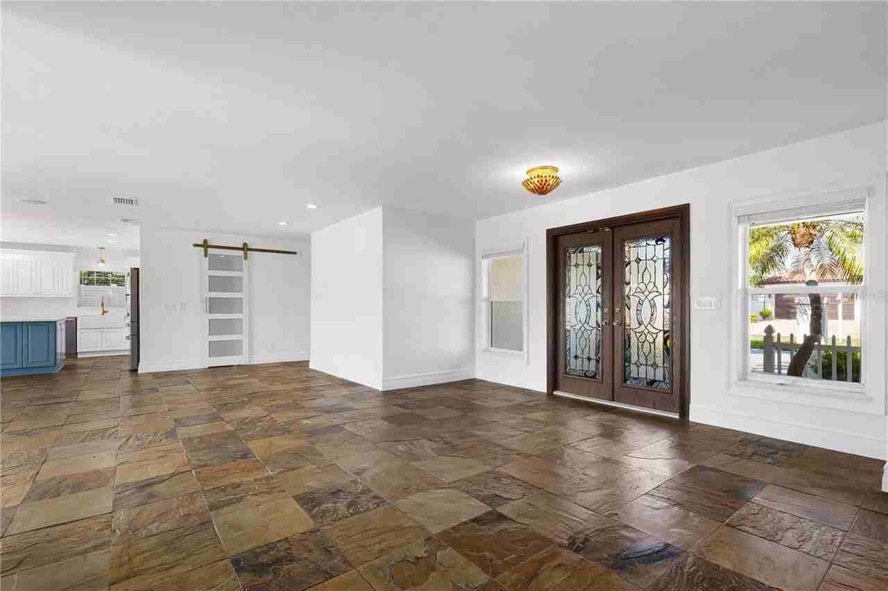3924 Versailles Dr - Photo 3 of 35
