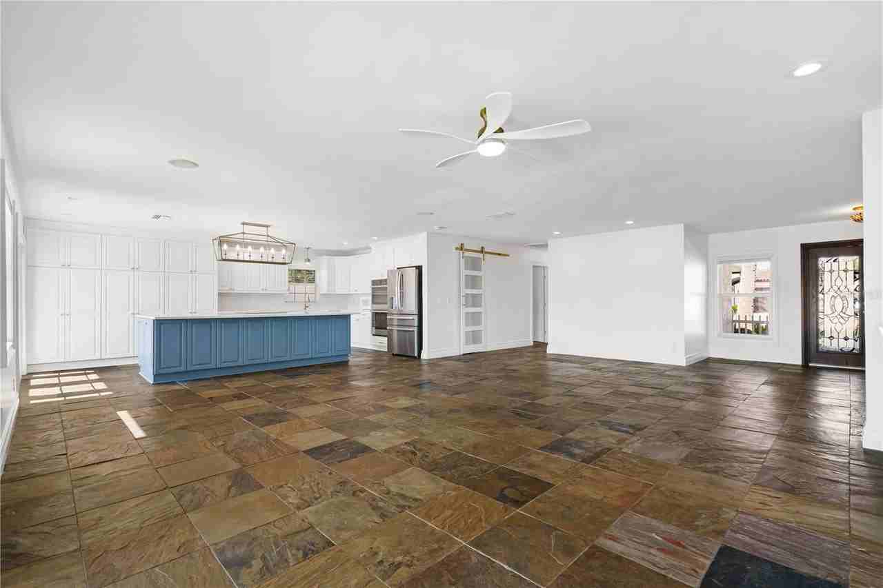 3924 Versailles Dr - Photo 5 of 35