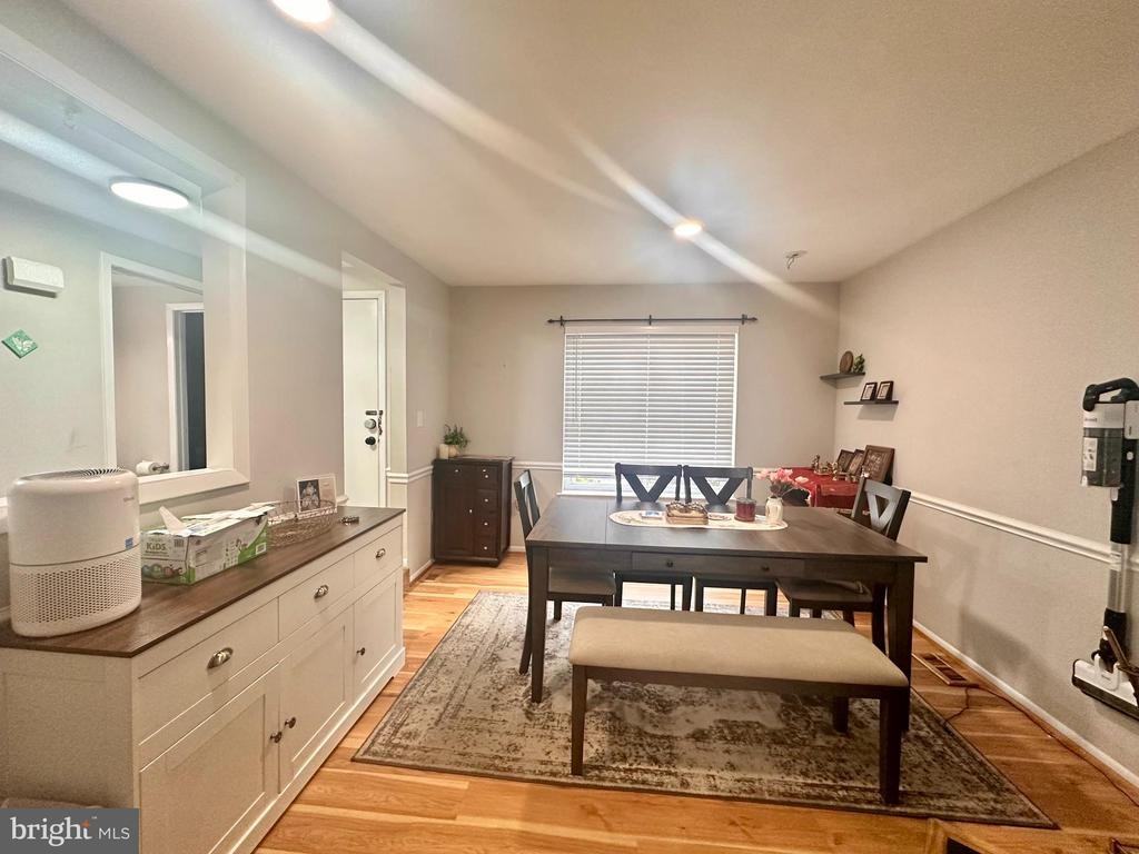 163 Thoreau Dr - Photo 6 of 34