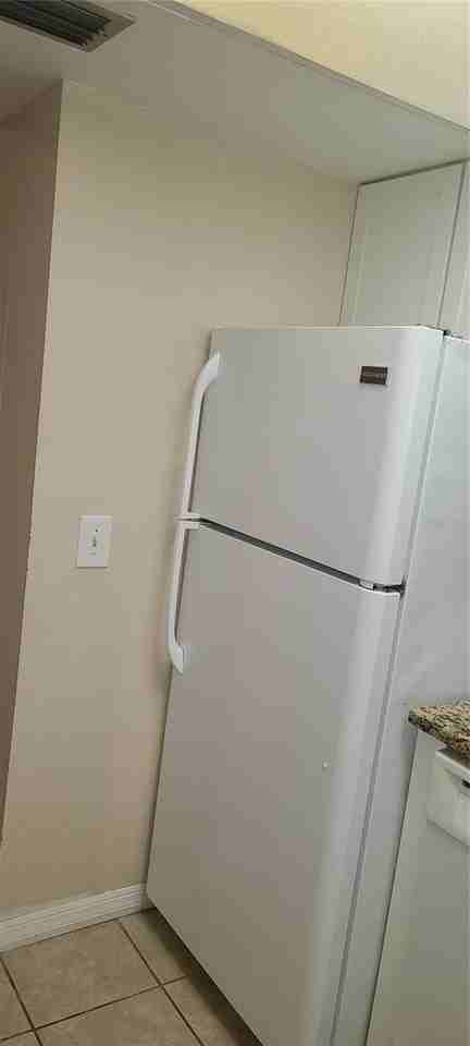 3813 N Oak Dr #F12 - Photo 5 of 6