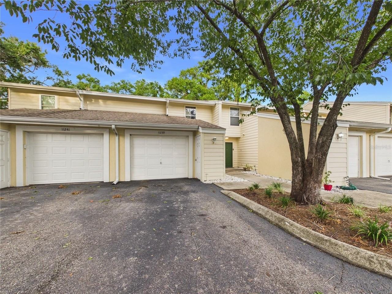11239 Cedar Hollow Ln - Photo 2 of 49