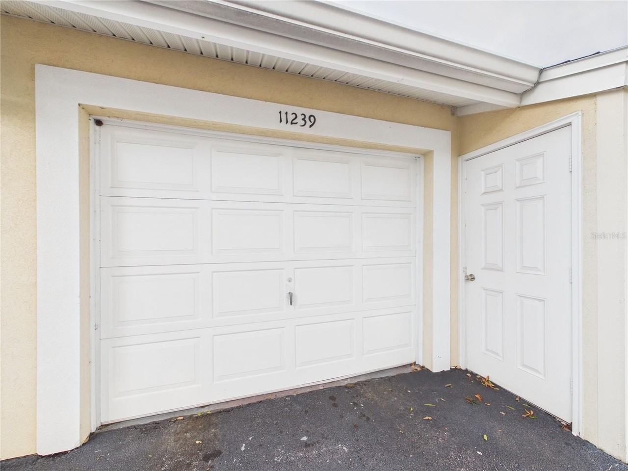 11239 Cedar Hollow Ln - Photo 3 of 49