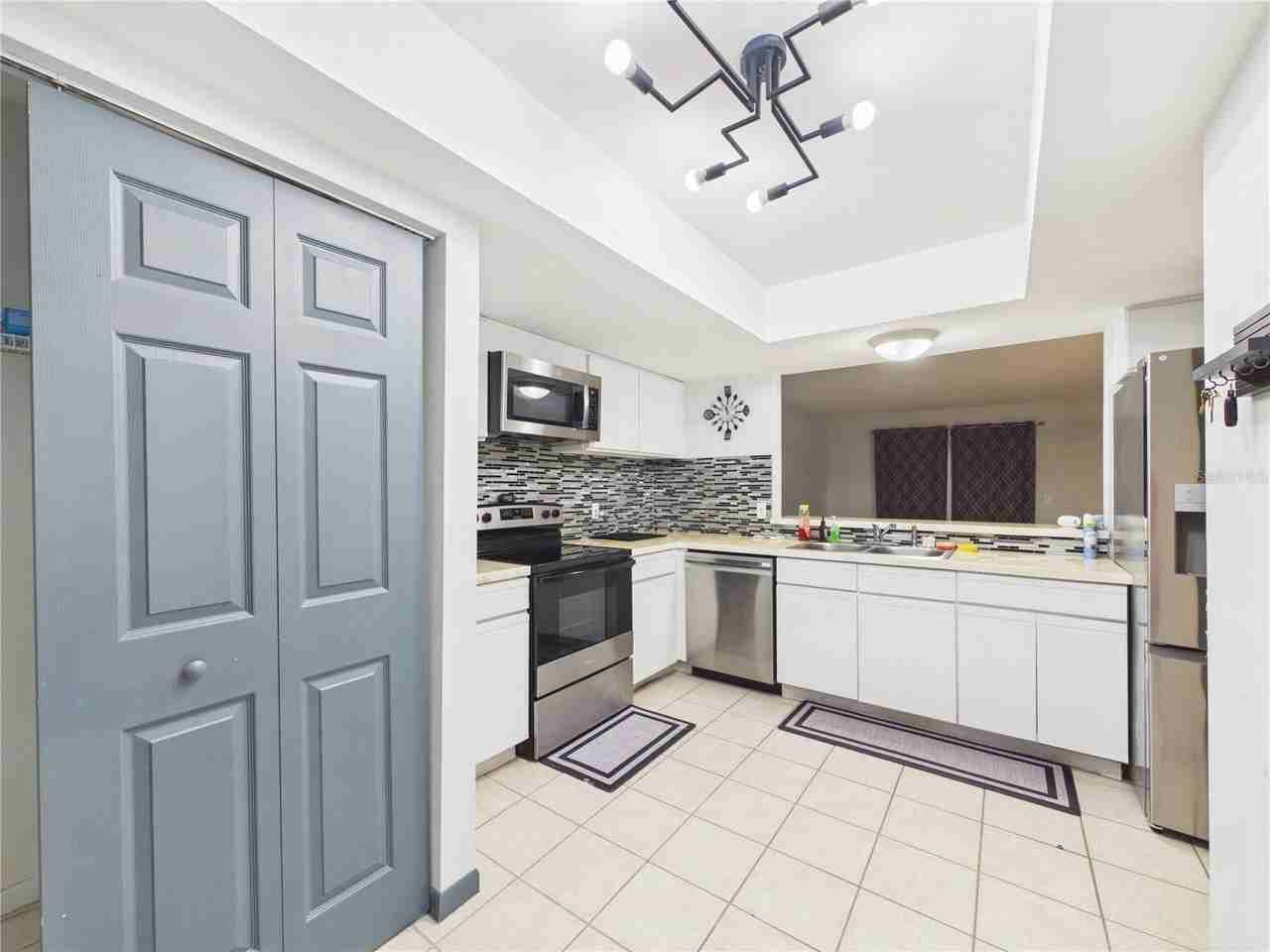 11239 Cedar Hollow Ln - Photo 7 of 49