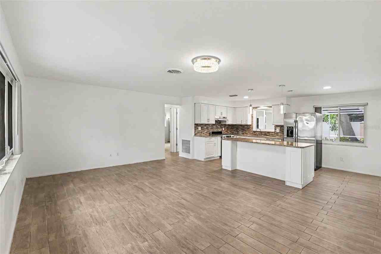 1520 Simmons Dr - Photo 7 of 17
