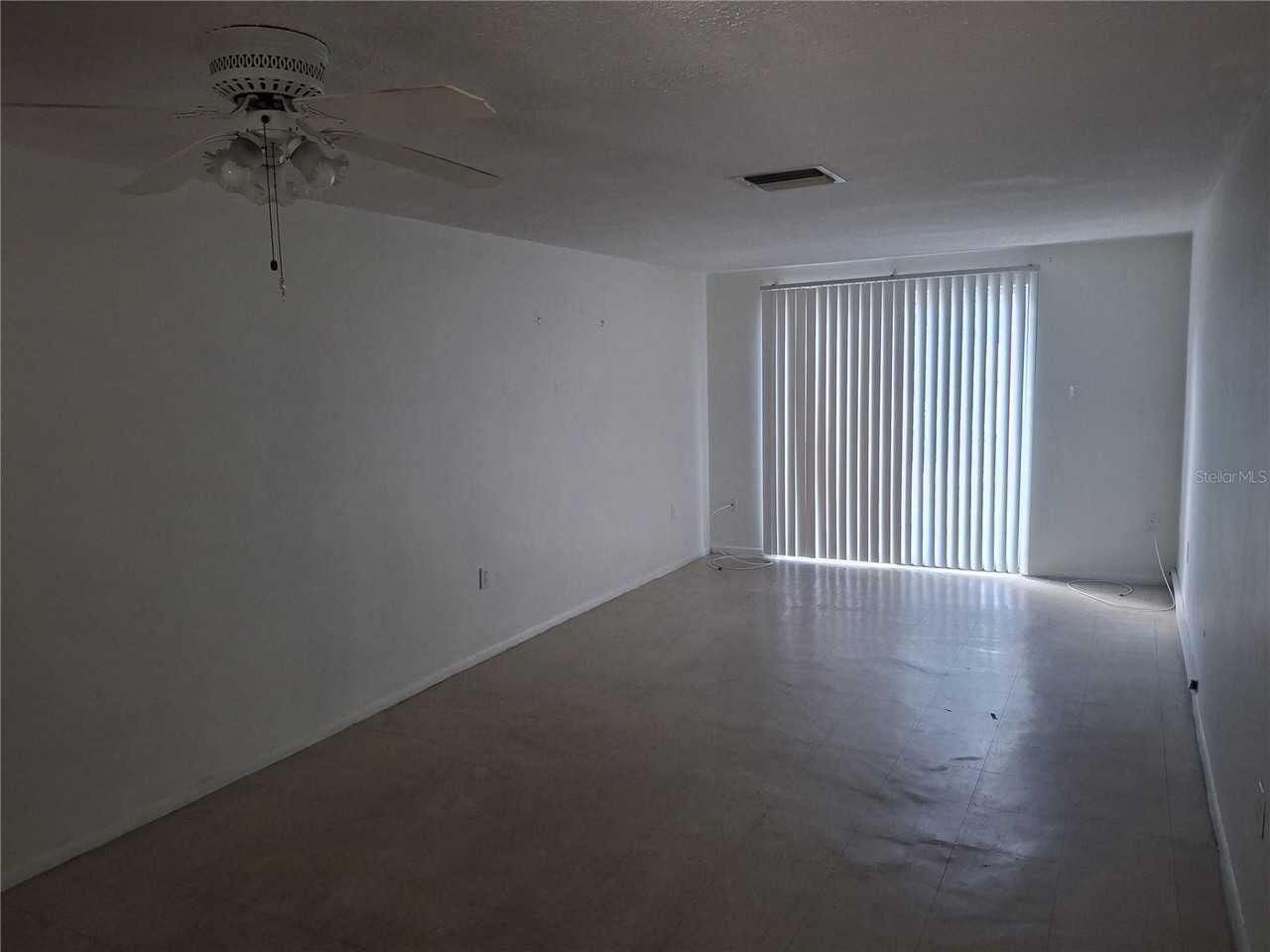 6229 Harrison St - Photo 2 of 26