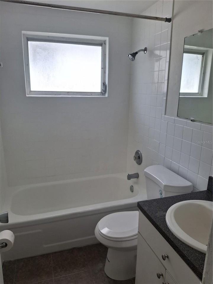 6229 Harrison St - Photo 4 of 26