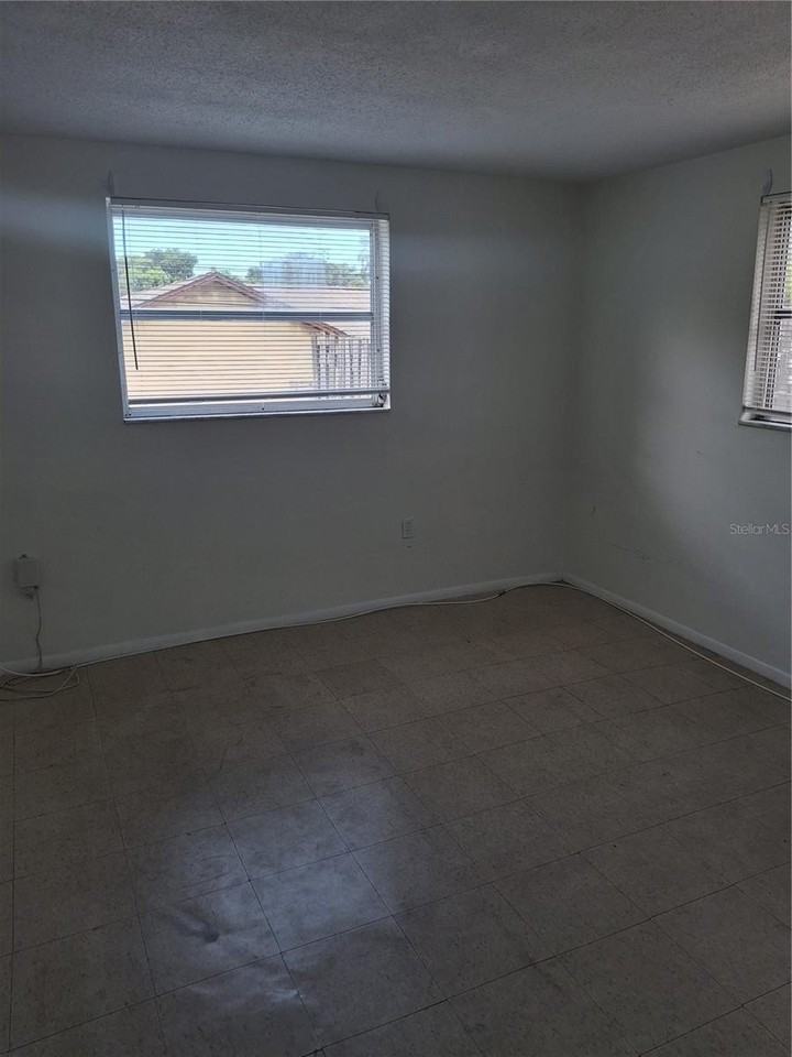 6229 Harrison St - Photo 5 of 26