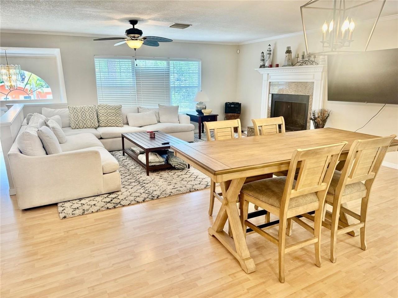 419 Kentucky Ave - Photo 3 of 33
