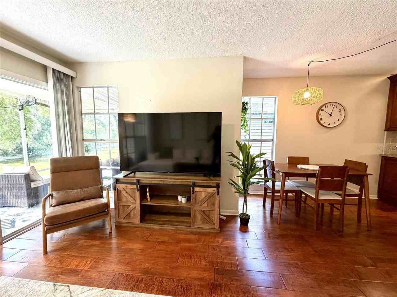 6905 Lake Place Ct - Photo 6 of 35