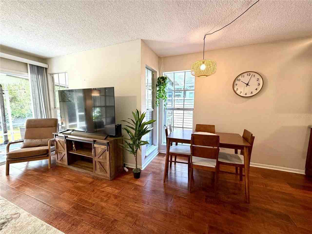 6905 Lake Place Ct - Photo 7 of 35