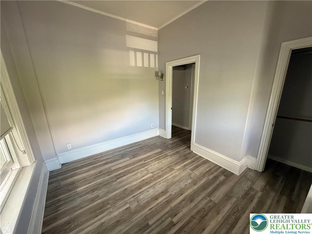 527 1st Ave - Photo 6 of 9